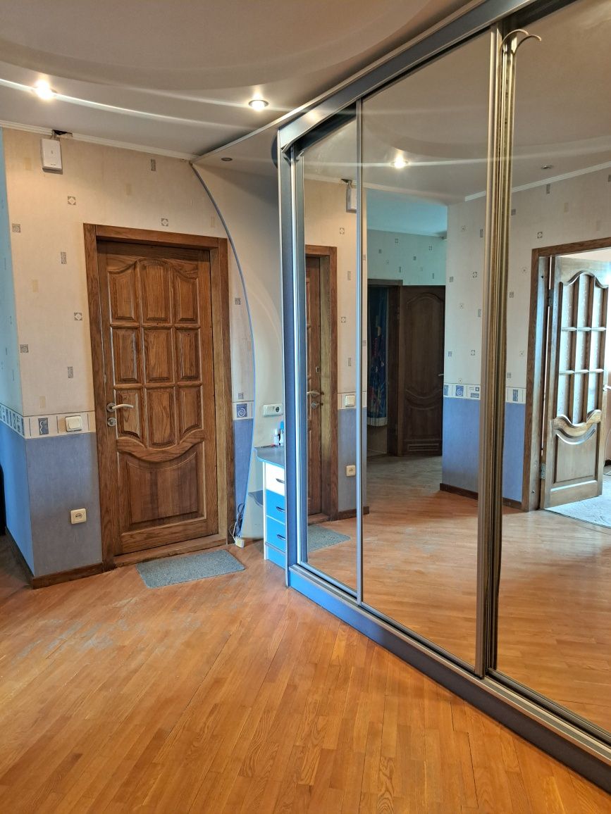 Продам 3 комнатную квартиру, 520 м/р