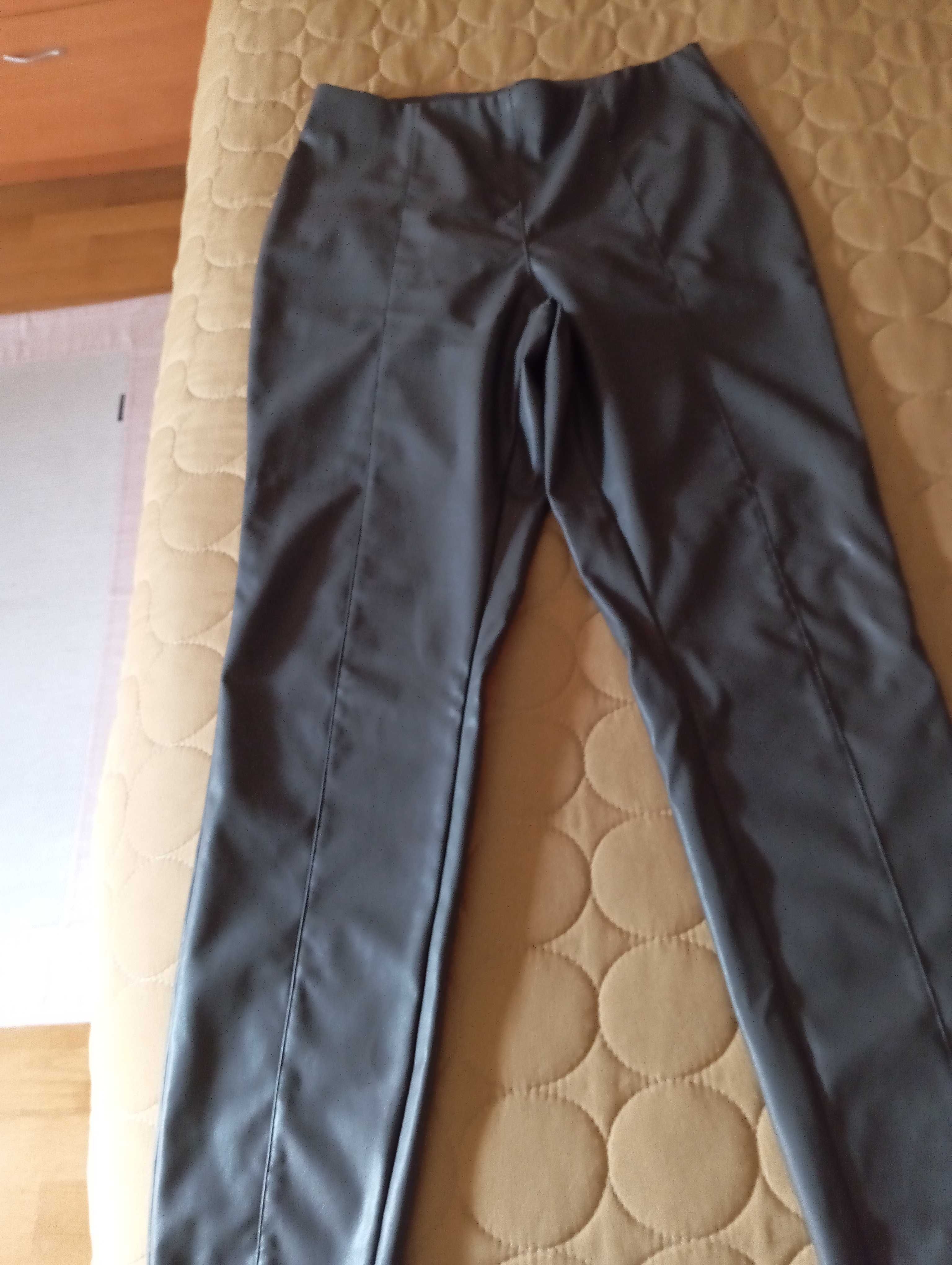 Calças H&M Novas em ecopele com pelinho por dentro.Muito quentinhas