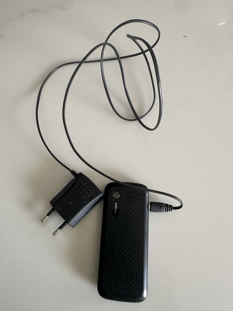 Telemóvel de teclas com carregador