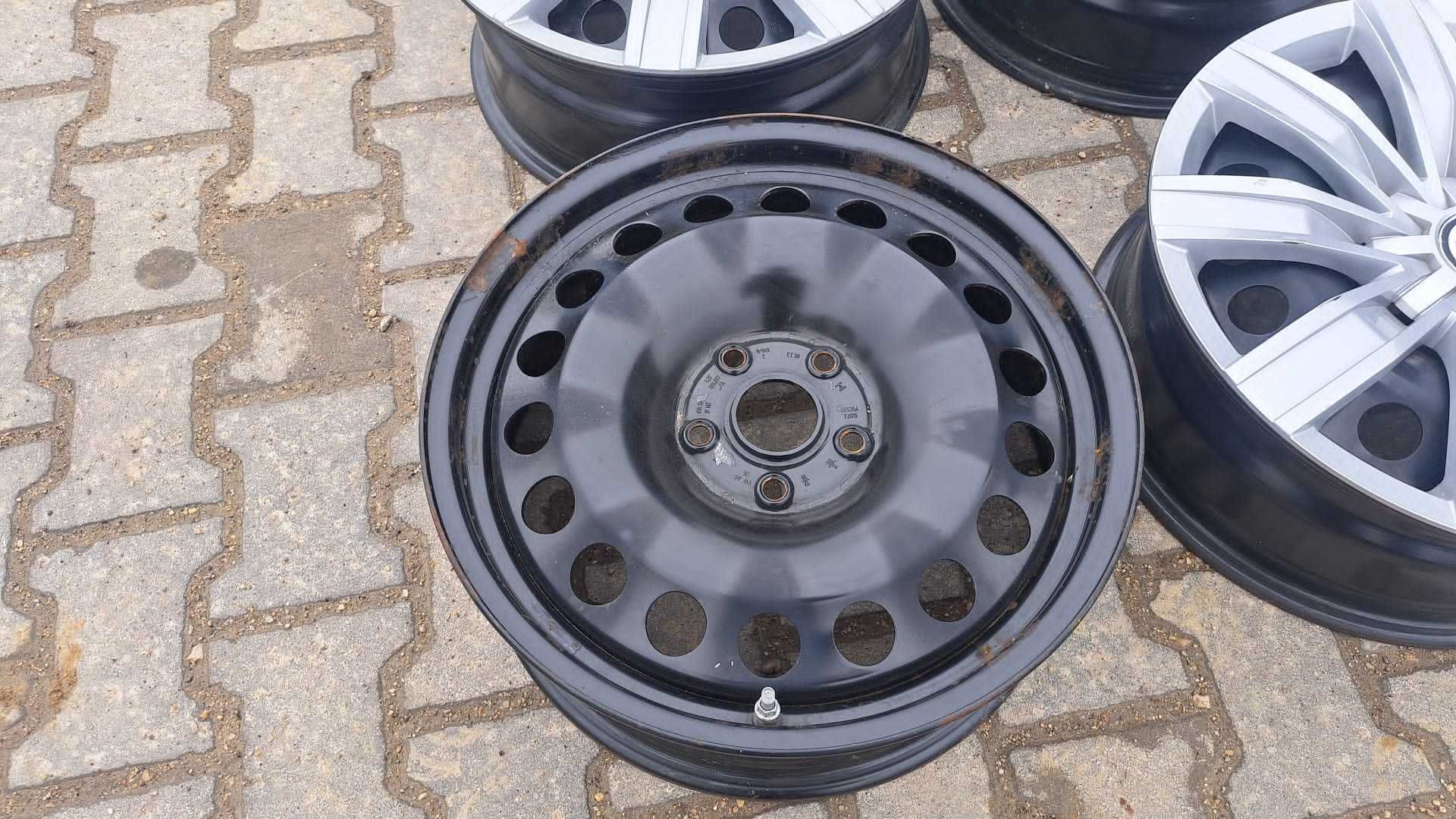 VW Tiguan komplet Felg stalowych 5x112 R17+ kołpaki + czujniki