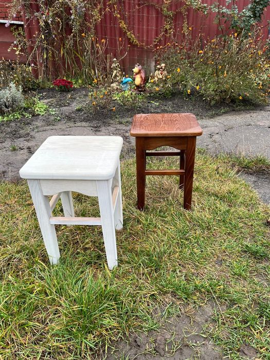 Табуретки, стільці