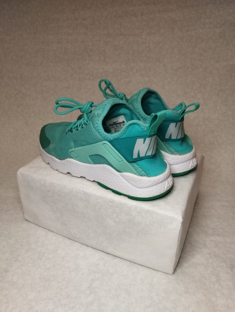 Жіночі кросівки Nike air huarache, розмір 38.