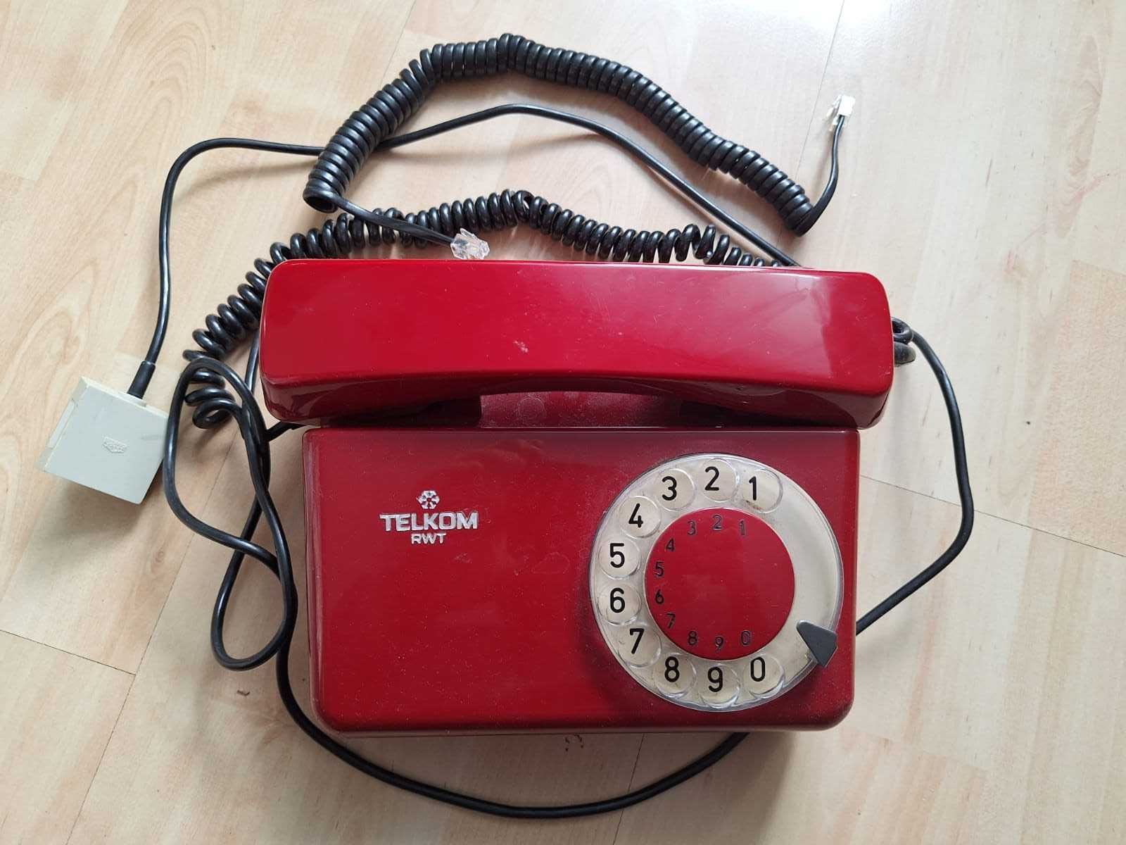 Czerwony telefon RWT PRL tulipan vintage rekwizyt retro