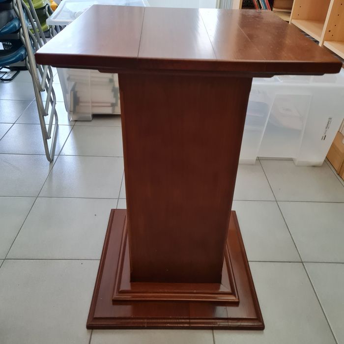 Mesa em madeira em bom estado