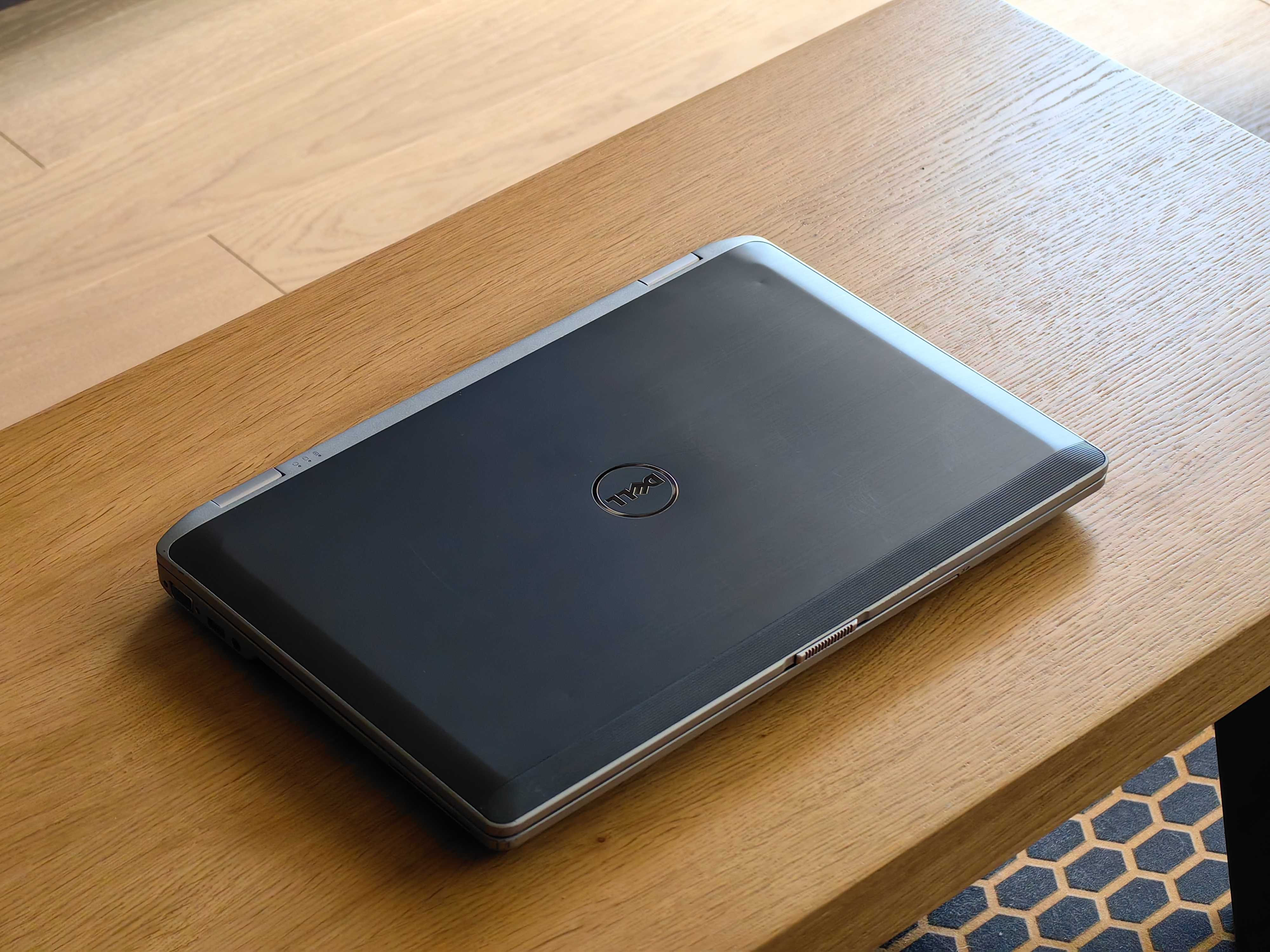 Dell Latitude e6530 I7 3740QM 2.7GHz Nvidia NVS 5200M DVD 256SSD