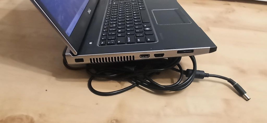 Laptop Dell 15.6" i7 2620M, 6GB RAM, dysk 250 GB, windows 10, HDMI,usb