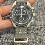 Limitowany Model SO33T103 - Omega x Swatch w Odcieniach Pustyni