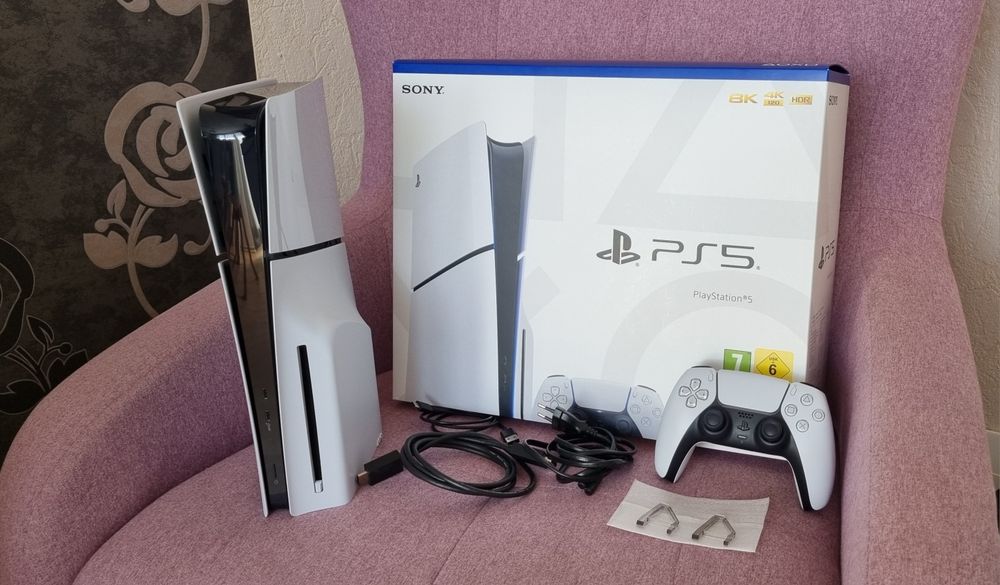 Playstation 5 slim 1 Tb z napędem. Model  CFI-2016