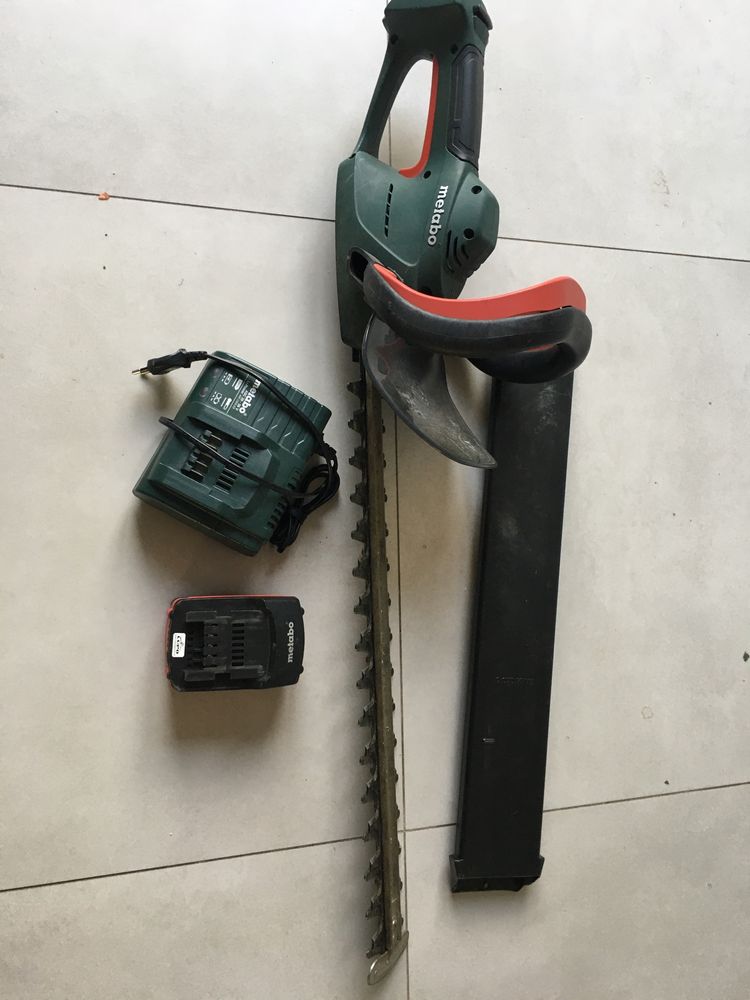 Nożyce akumulatorowe Metabo AHS 36 V komplet