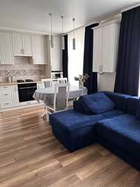 Продам 2-х кімнатну квартиру з сучасним ремонтом і меблями