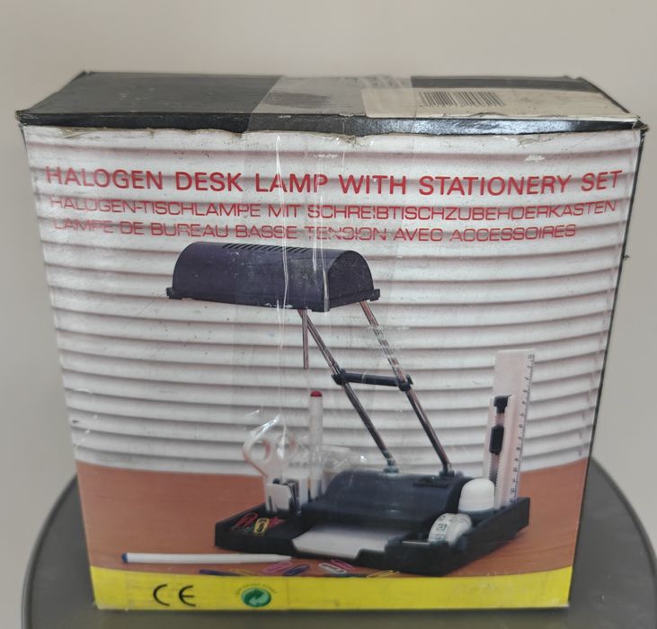 Lampa biurkowa z przybornikiem
