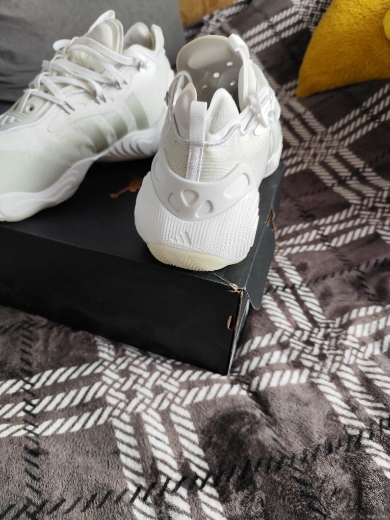 Buty Adidas Trae Young 3