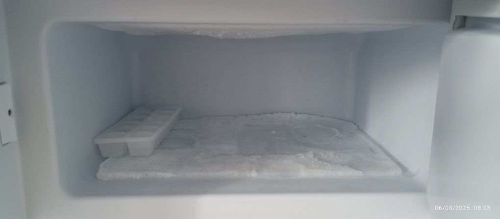 Frigorífico pequeno branco marca Candy como novo - MAÇÃO