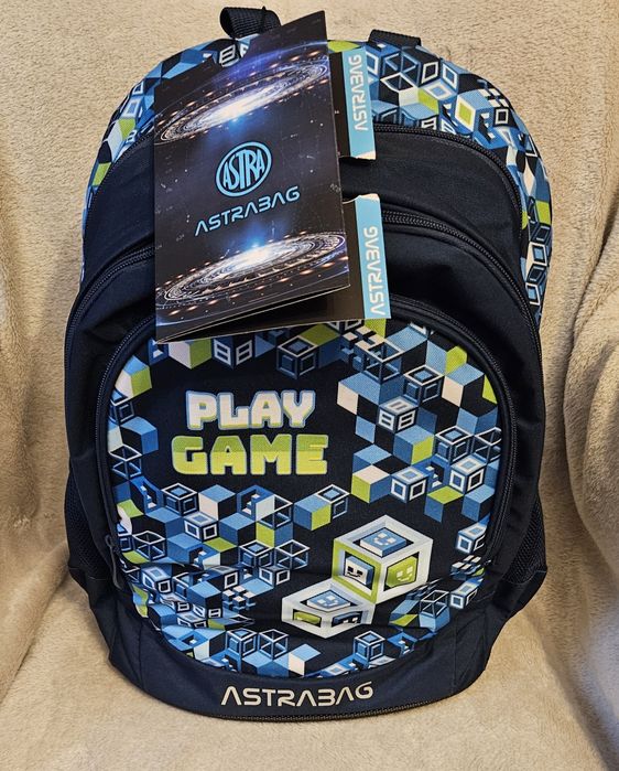 Plecak szkolny ASTRA, nowy, trzykomorowy