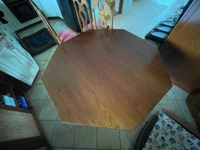 Stół drewniany ośmiokątny  z krzesłami