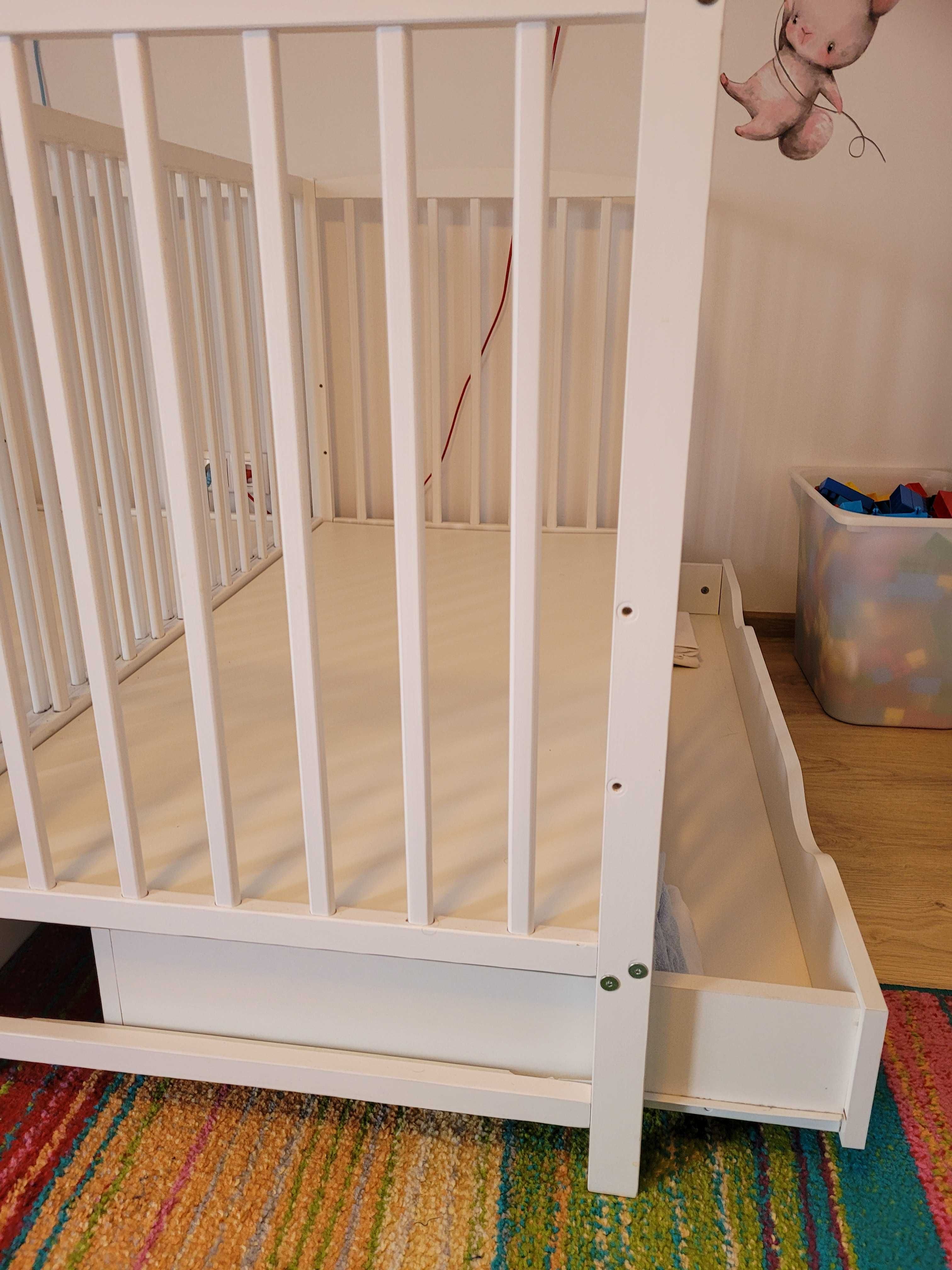 Białe łóżeczko niemowlęce 60x120 z szufladą