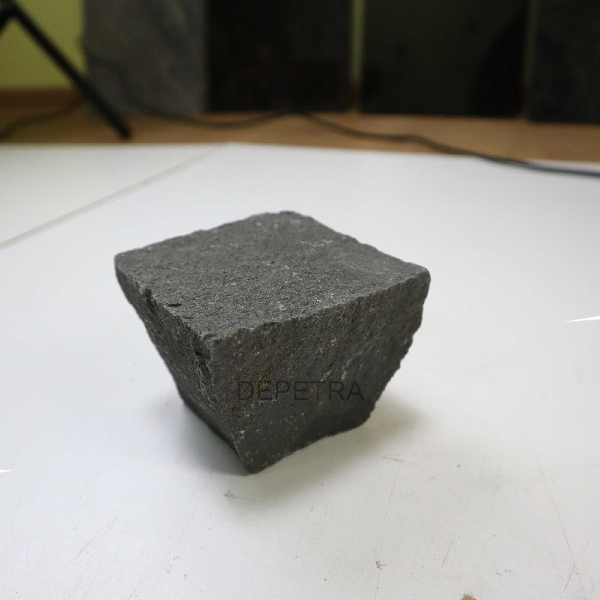 kostka czarna 10x10 gr. 5 cm bazaltowa łupana rzędowa