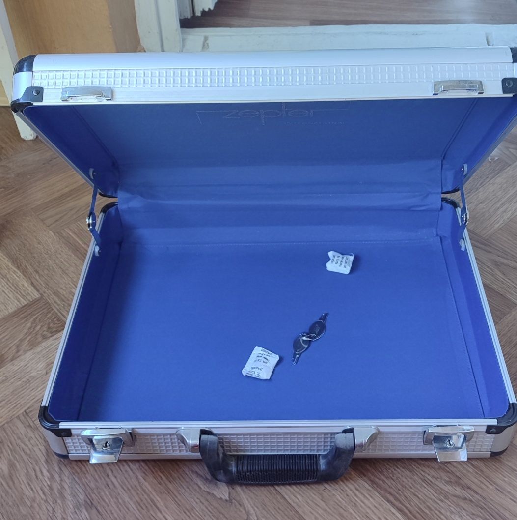 Чемодан кейс zepter
1500
грн