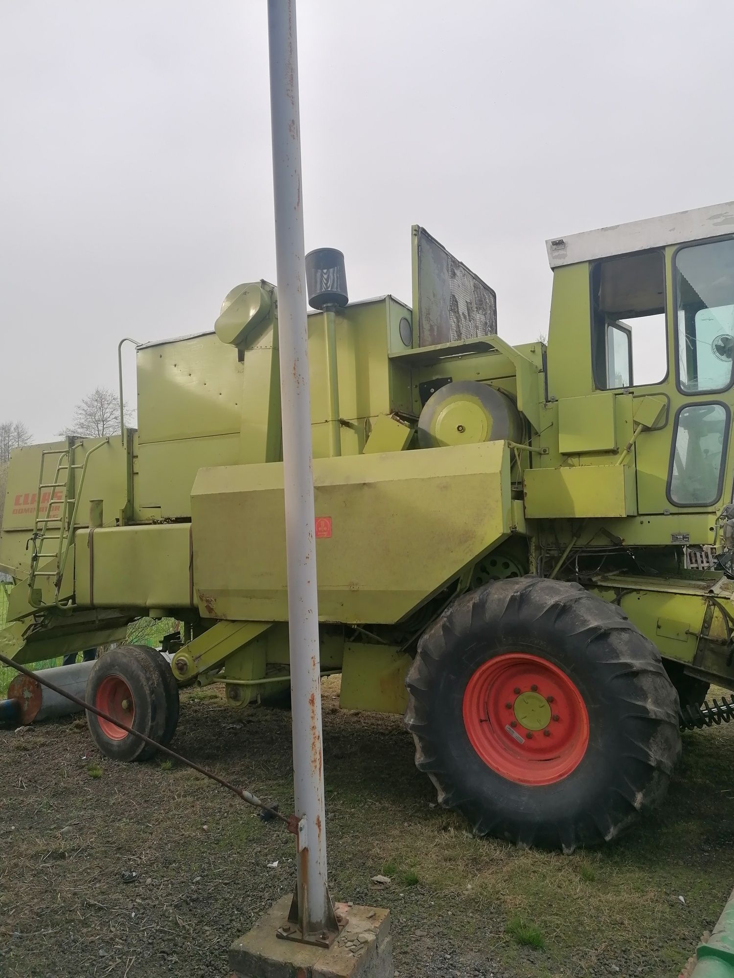 Claas Dominator 85