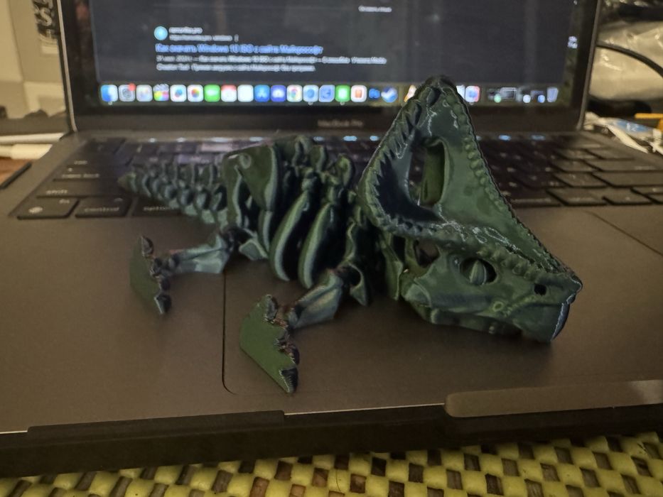 Яйце дракона і скелетон ящірка динозавр іграшка 3д