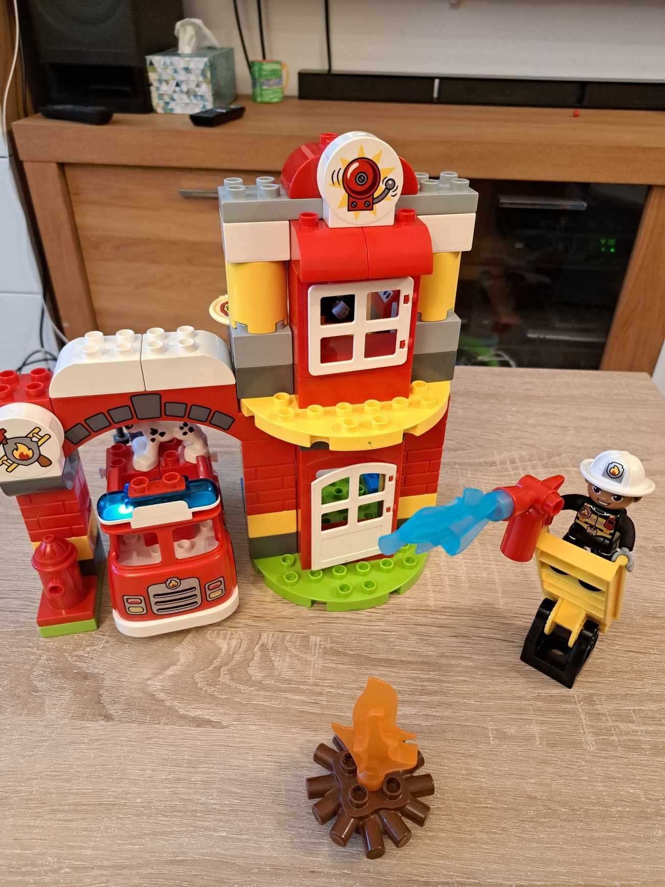 Lego Duplo 10903 Remiza strażacka 76 elementów