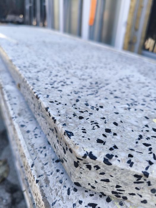 Parapet kamienny zbrojony z demontażu 238x35x4 cm