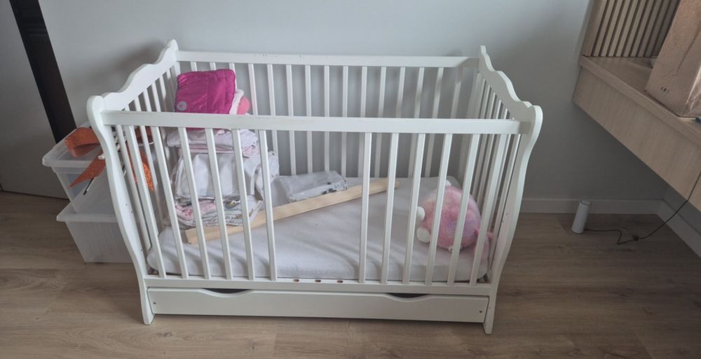 Łóżeczko dziecięce białe + materac+ prześcieradła