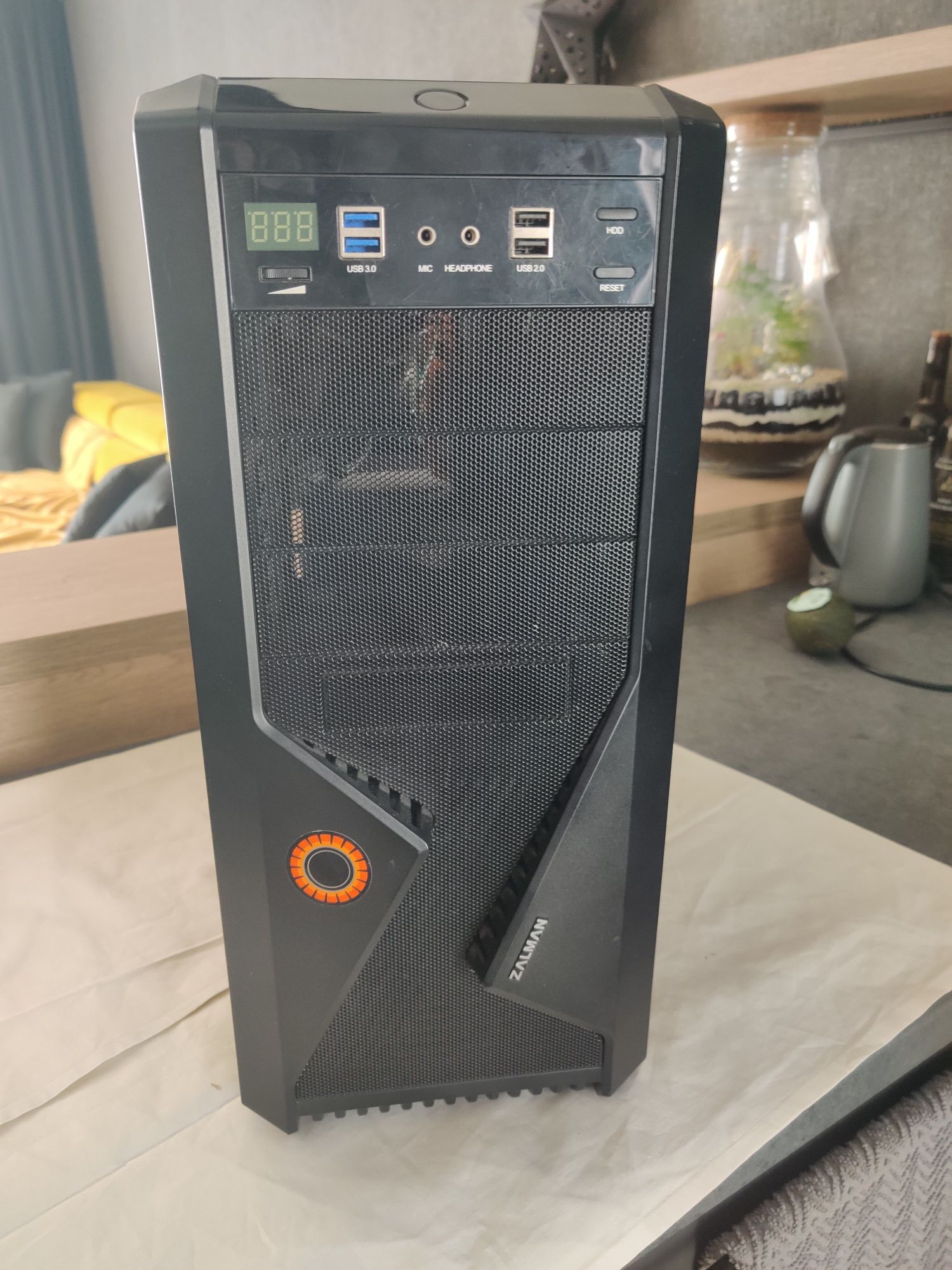 Komputer z monitorem do gier, nauki – i7 3770K 24GB RAM + GTX 1070 8GB