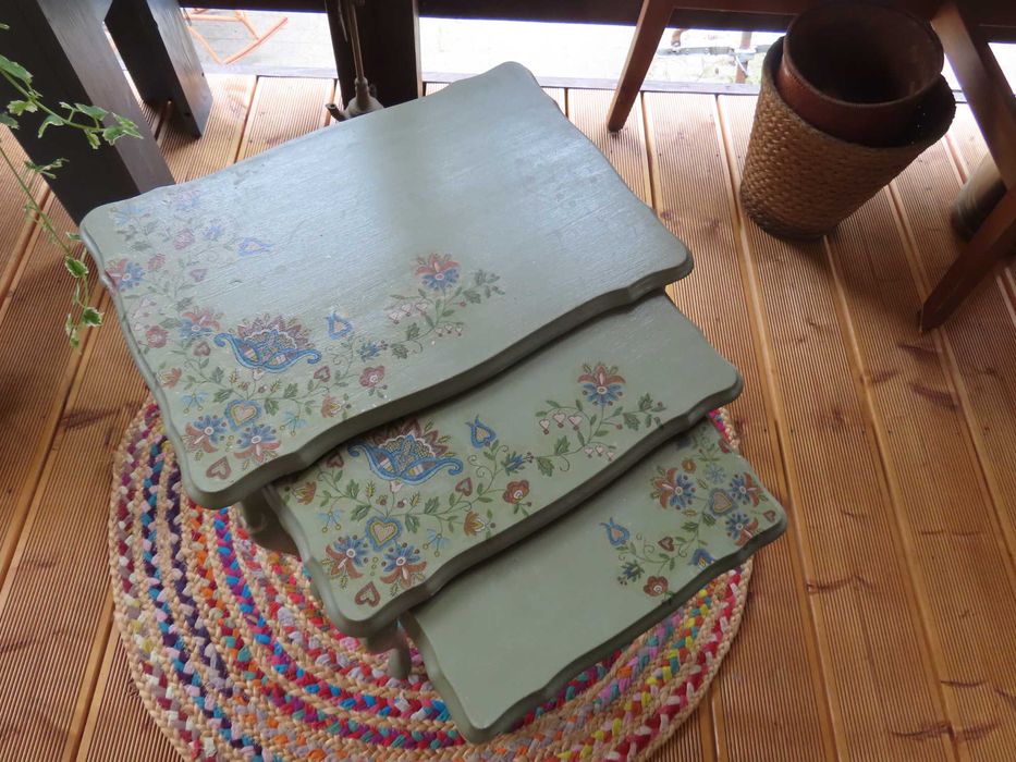 trzy stoliki ludwikowskie, trojaczki