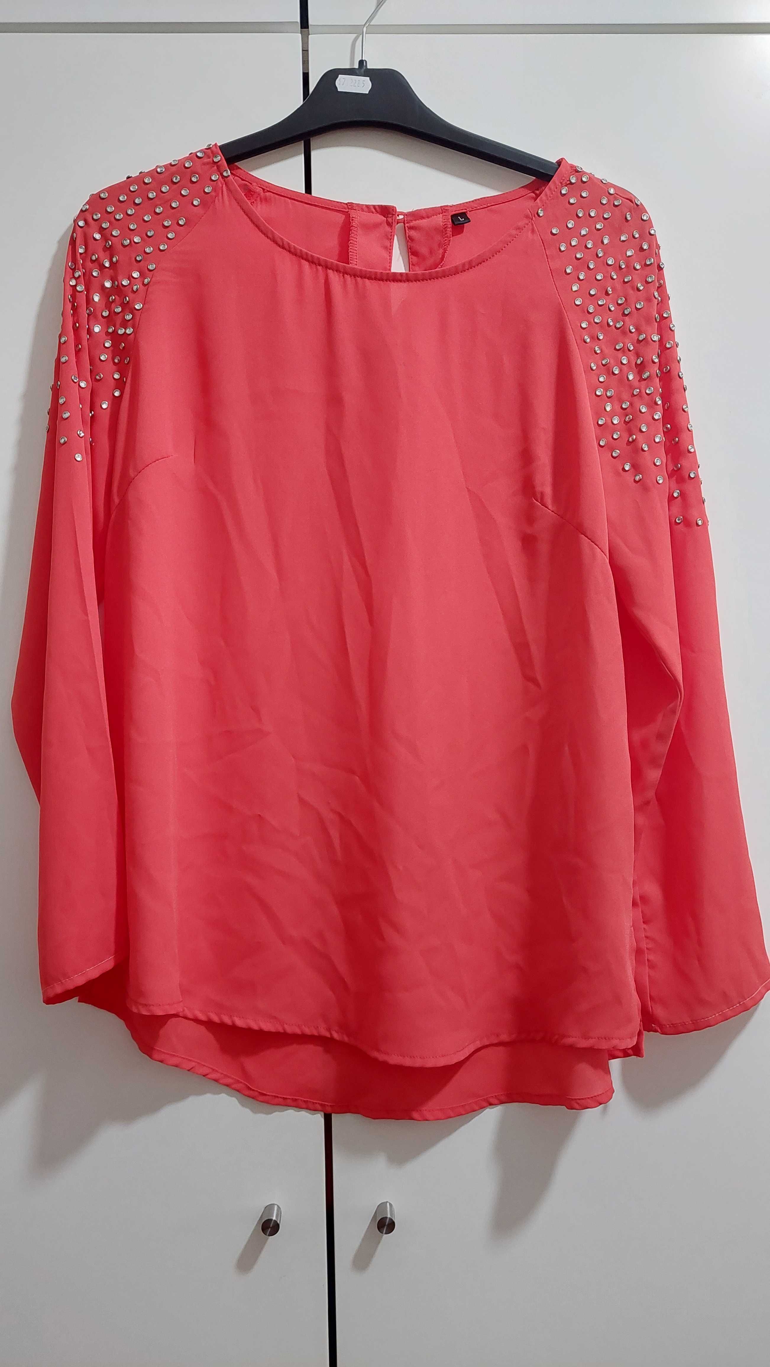 Blusa laranja com tachas