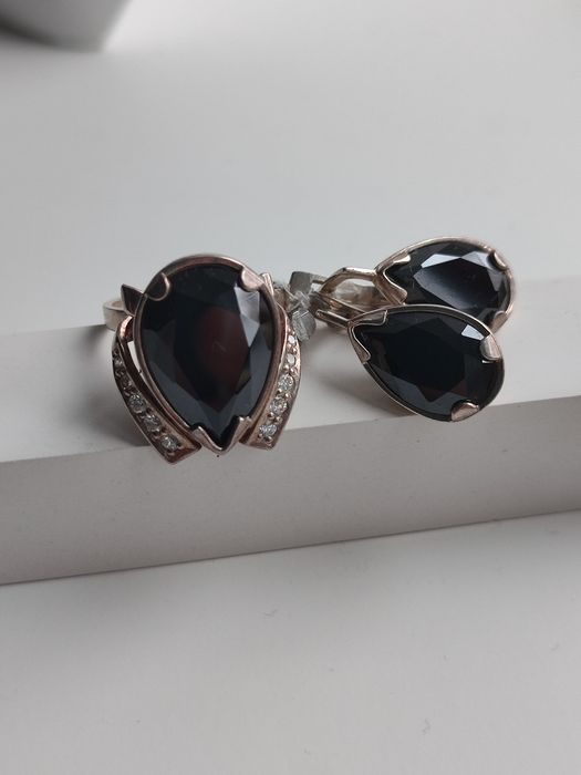 Серебряный комплект с черным камнем 18г