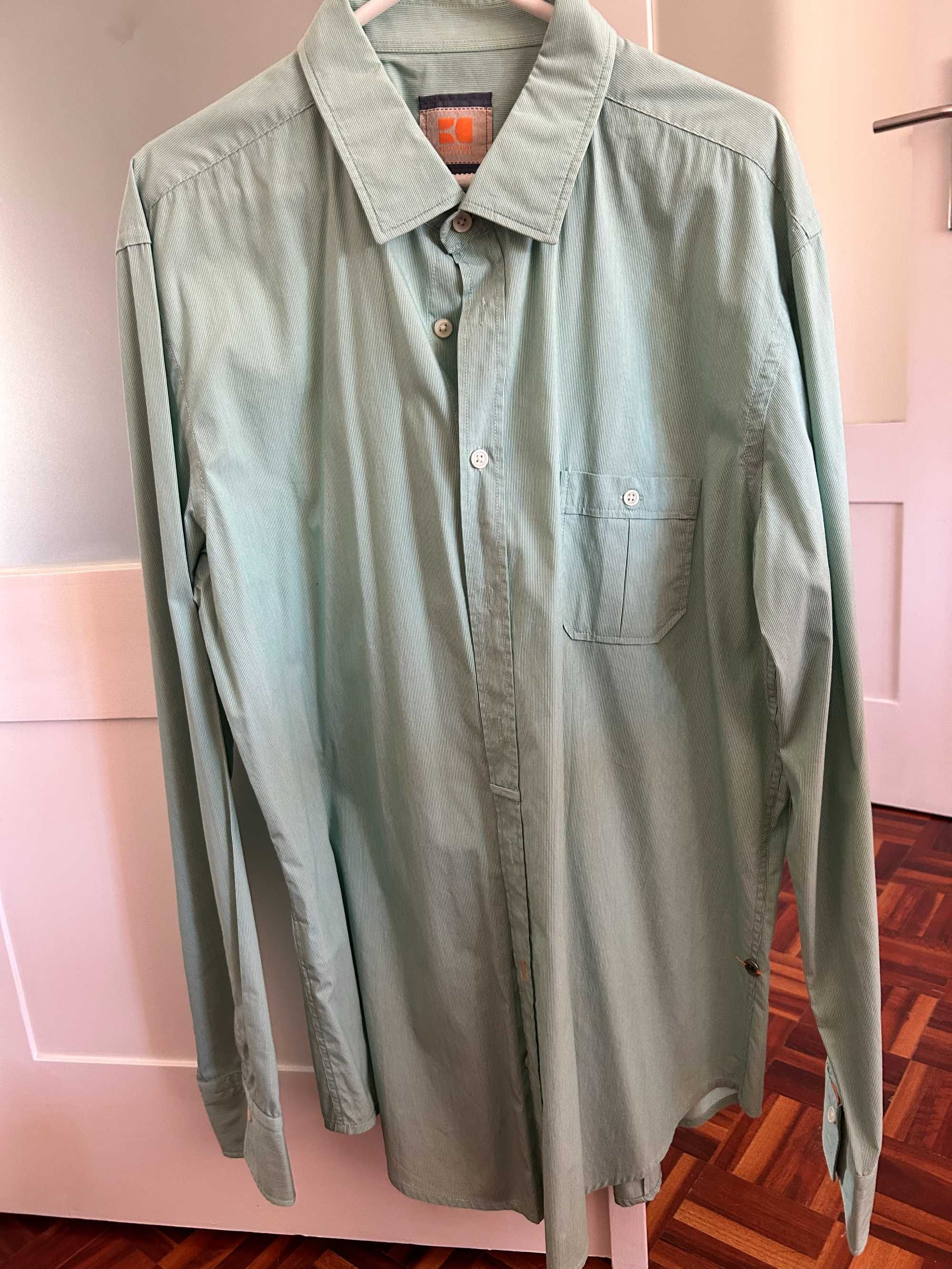 Camisa riscas verde e branca da Hugo Boss