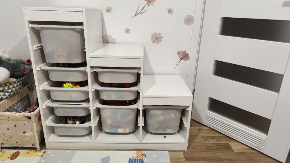 Regał szafka Trofast biała Ikea z pojemnikami