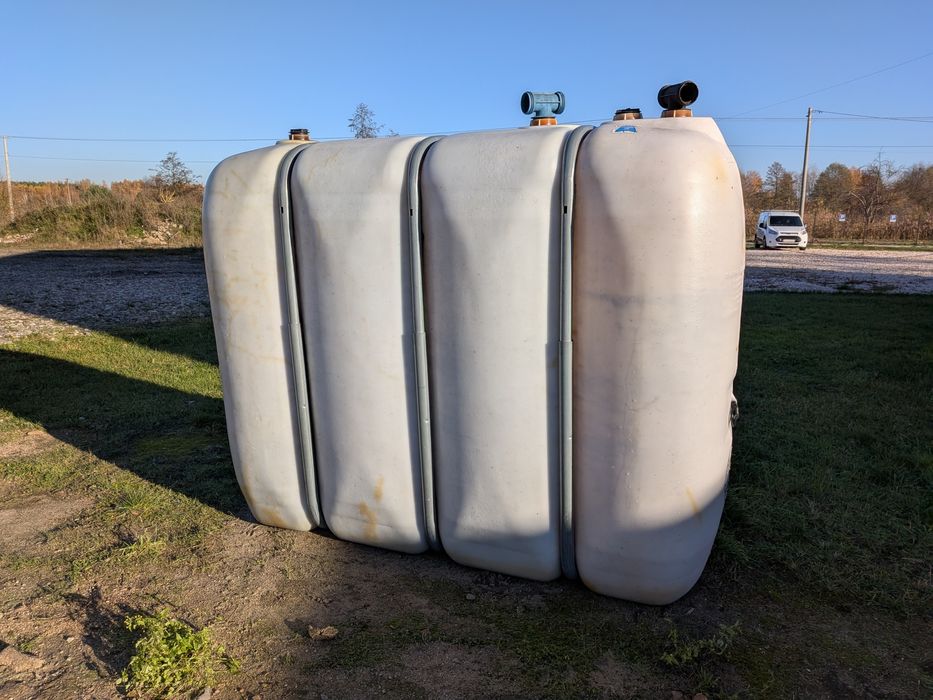 Zbiornik PE HD na olej opałowy Schutz 2000l. Stan bardzo dobry.