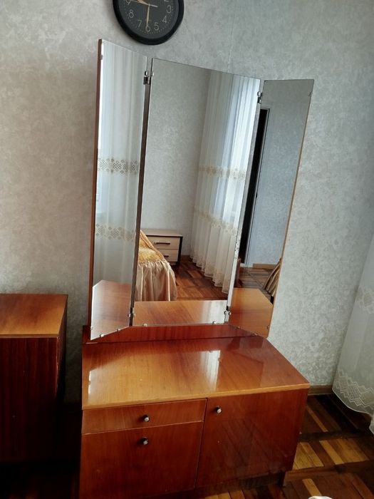 Продам трюмо б/у.
