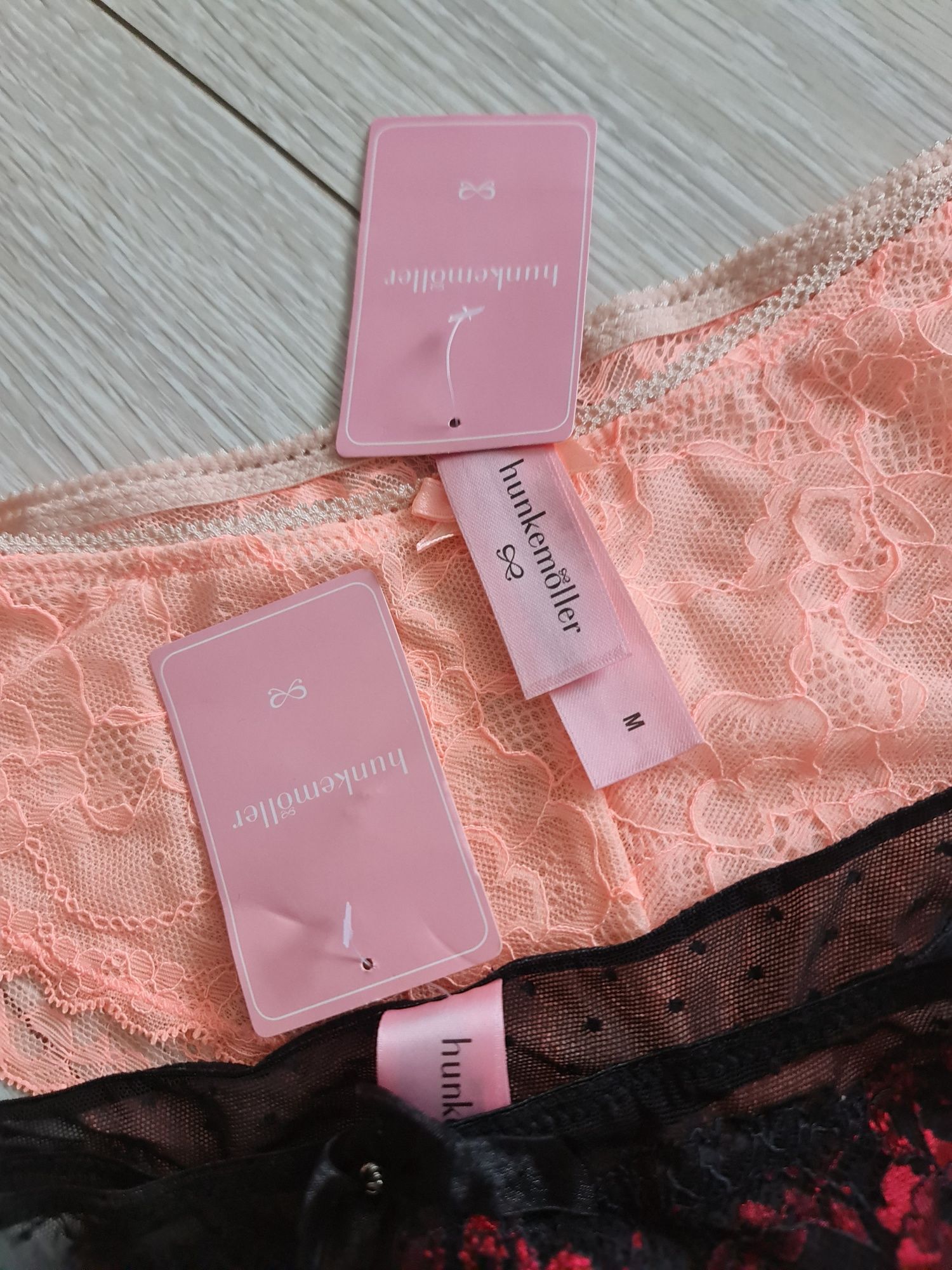 Hunkemoller dwie pary majtki figi stringi rozmiar M