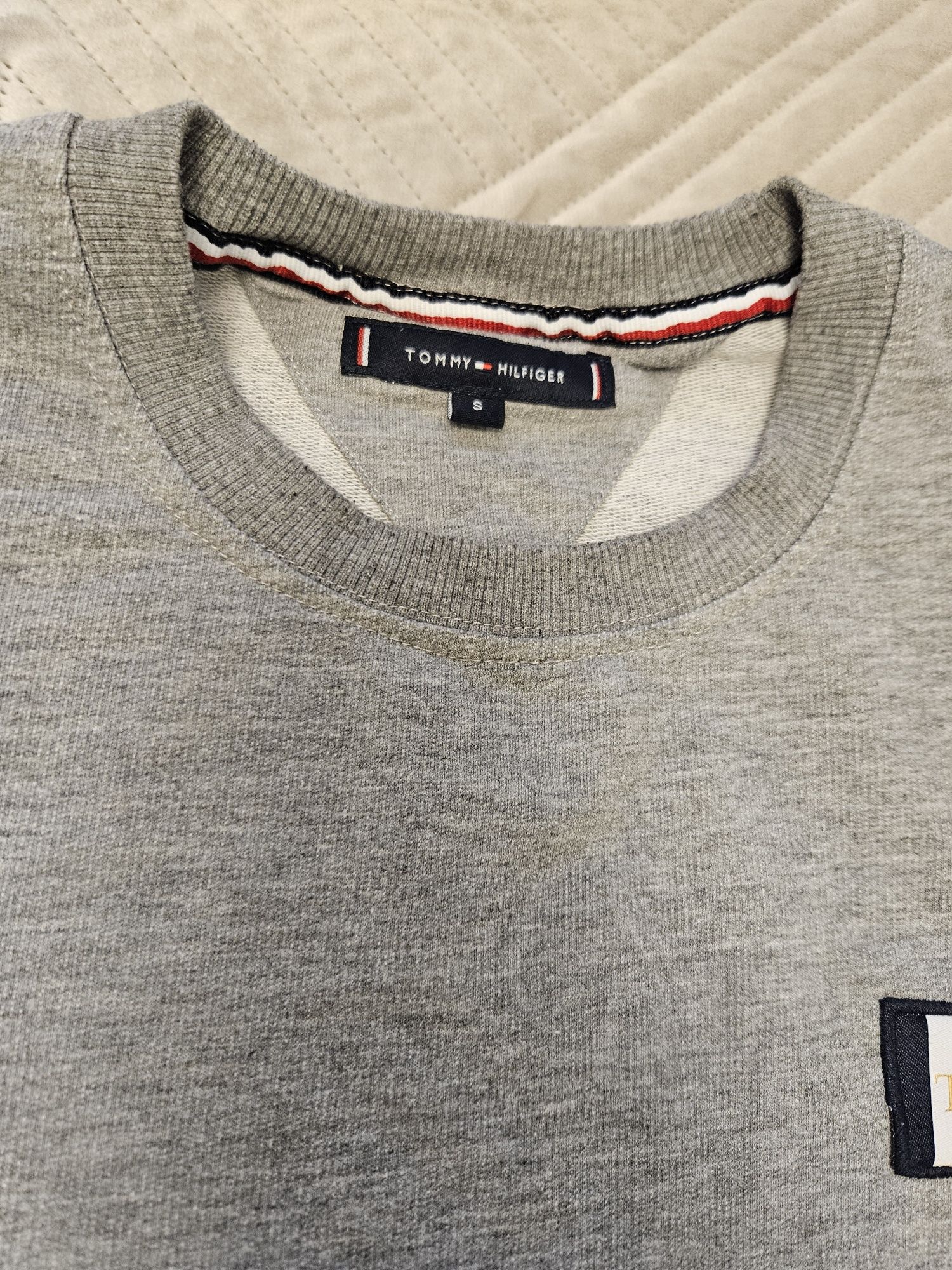 Tommy Hilfiger szara bluza z logotypem S