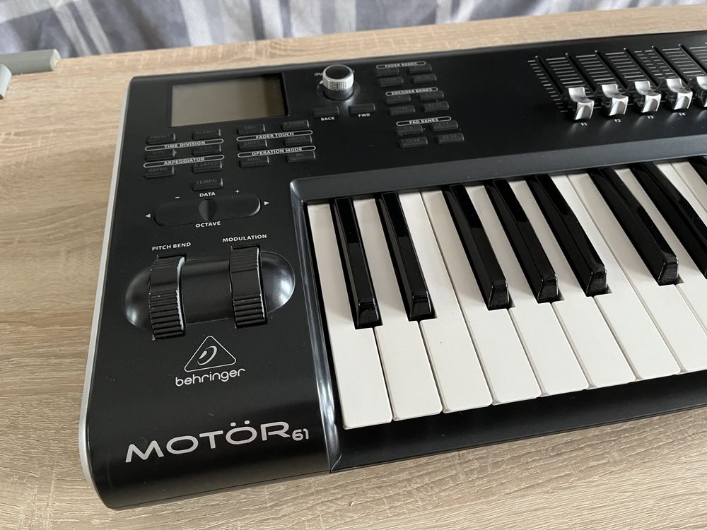 Klawiatura MIDI Behringer Motör 61 DAW Kontroler Fader Pad