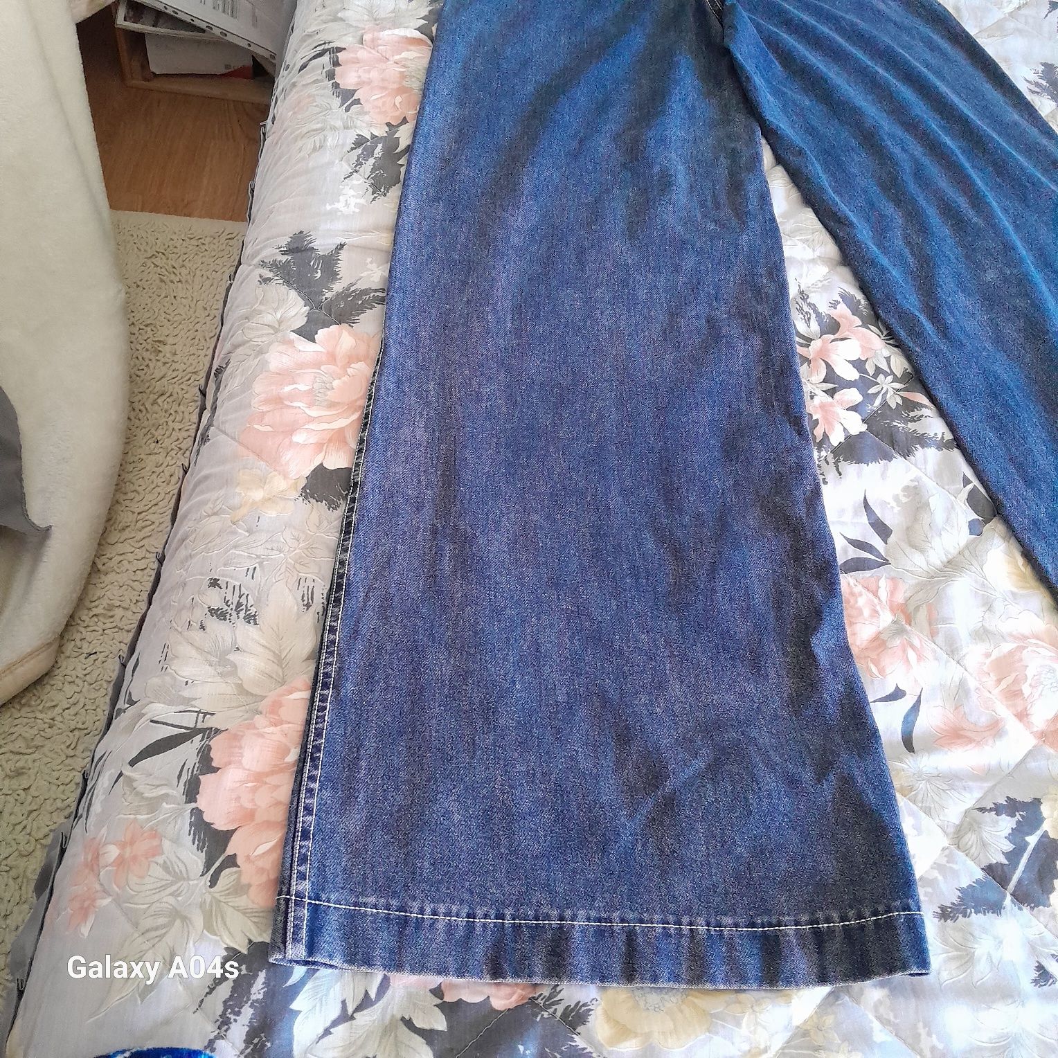 Calças de ganga da marca H & M