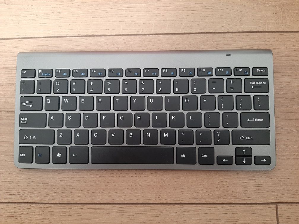 Klawiatura bezprzewodowa slim szara jak nowa