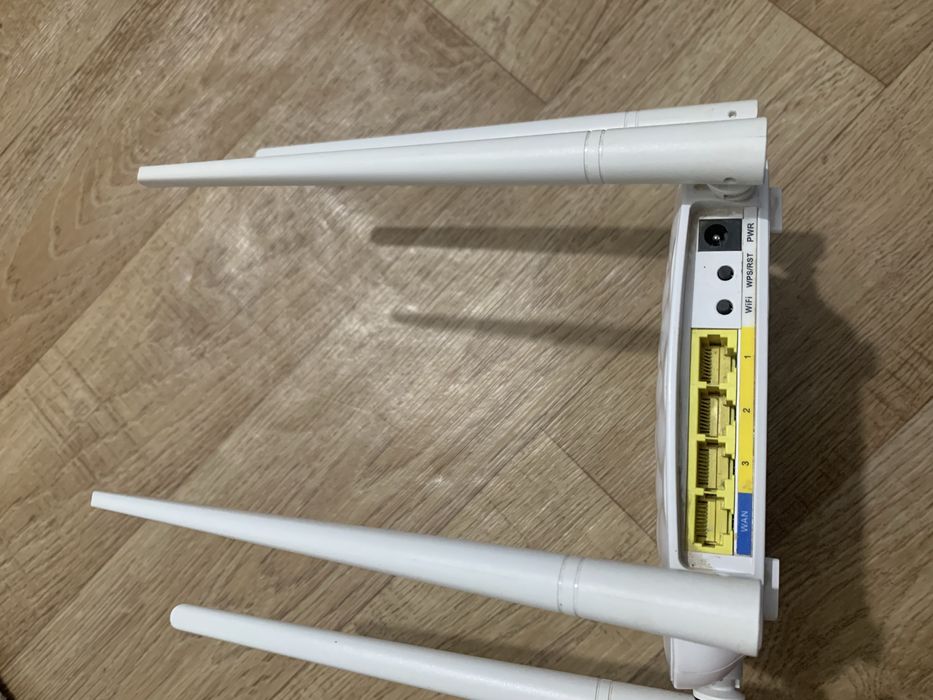 Wi-Fi Роутер Tenda FH456 (4-х антений)