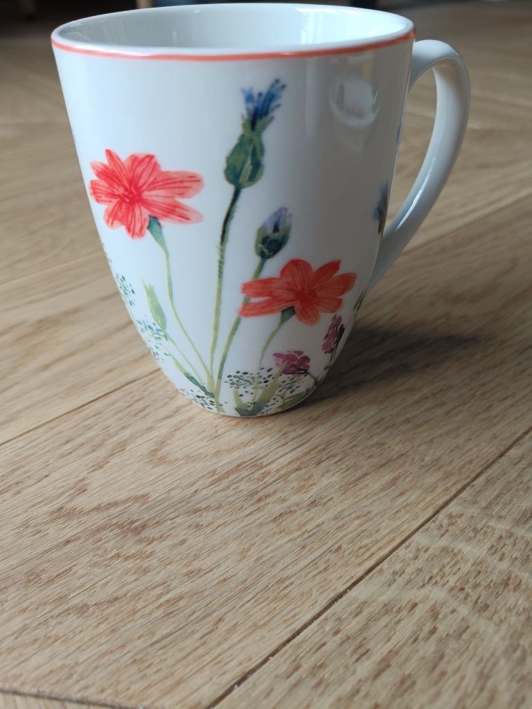 Porcelanowy kubek w polne kwiaty