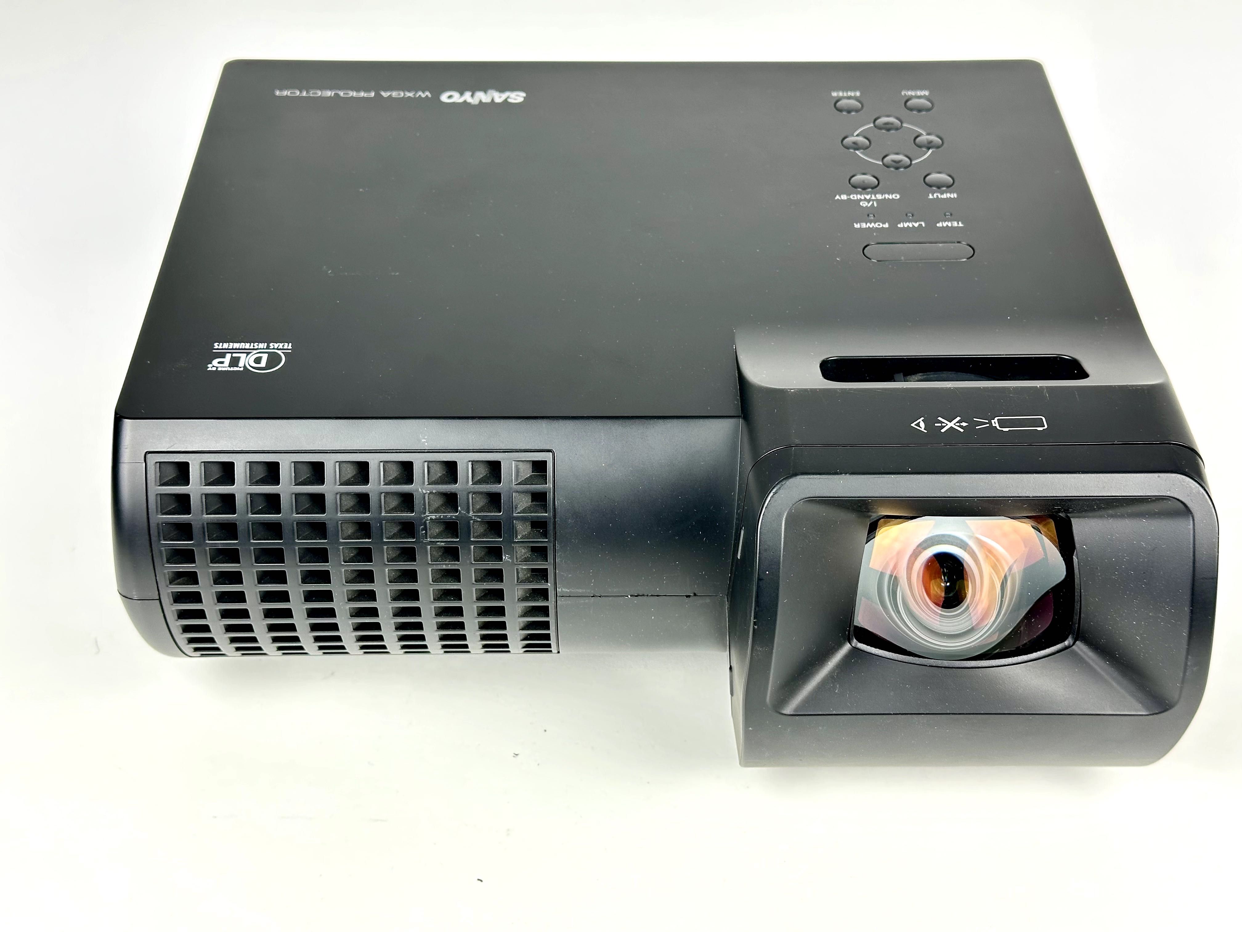 Sanyo PDG-DWL100 – projektor krótkoogniskowy DLP