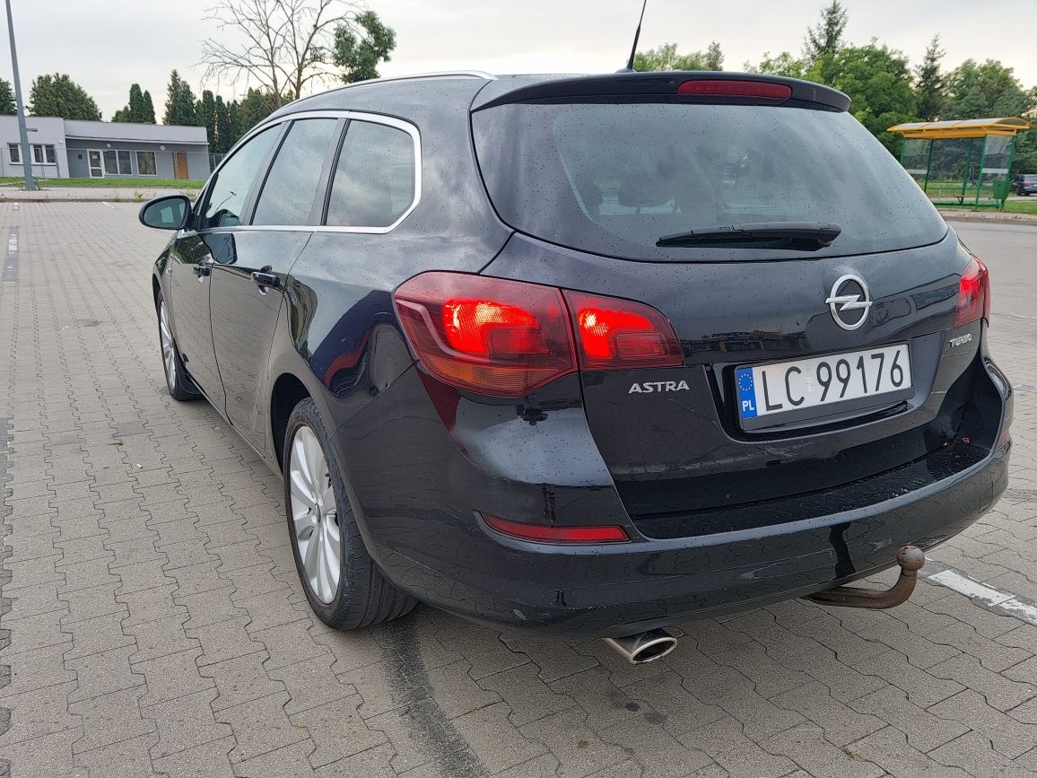 Opel Astra J Cosmo Sport Tourer 1.4 T 140 km bezwypadkowy serwisowany