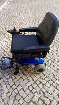 Cadeira de rodas elétrica marca SHOPRIDER