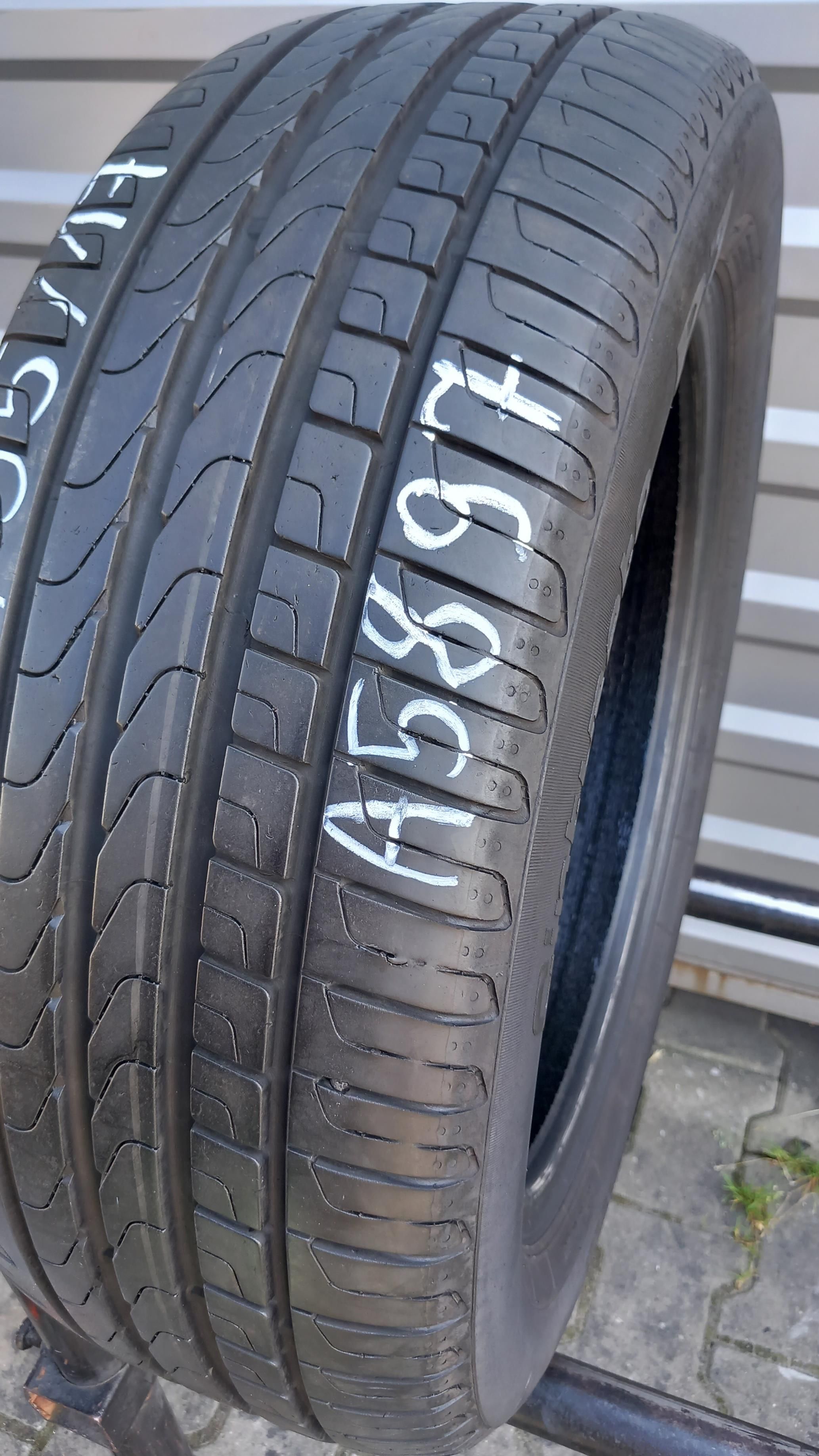 215/55/17 Pirelli Cinturato P7 seal 94V