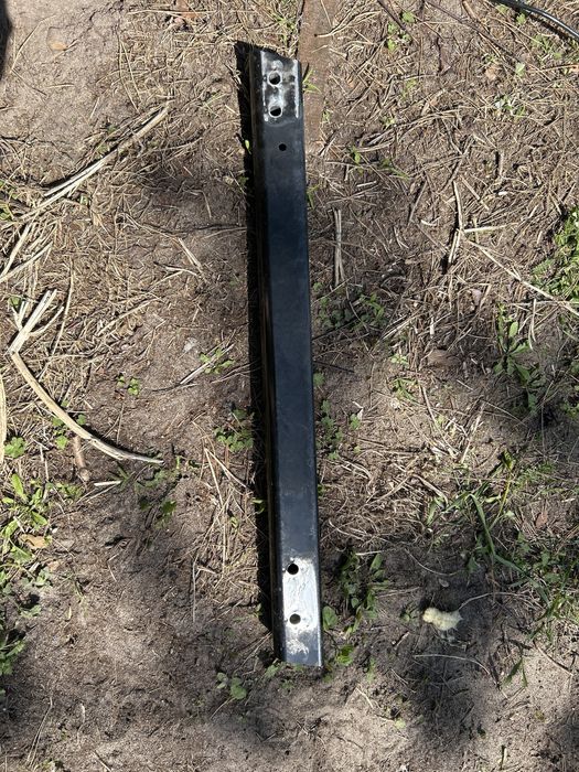 Chevrolet corvette c8 lewa rozpórka komory silnika wspornik