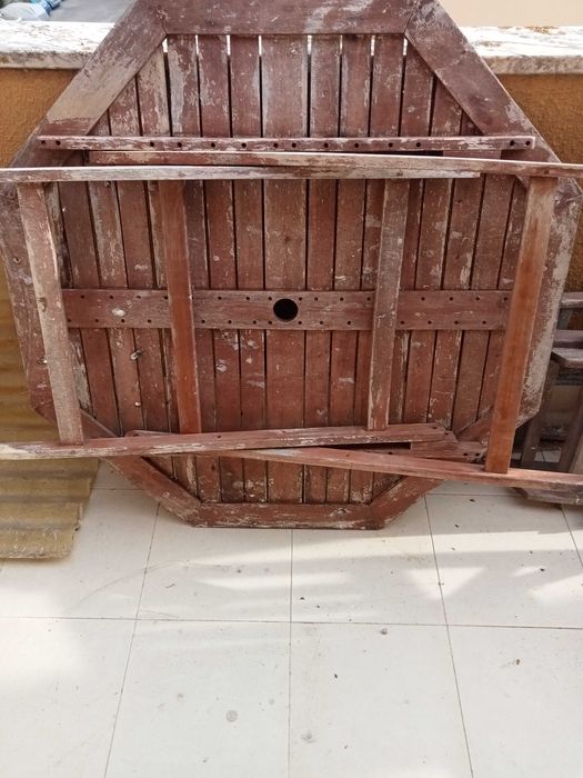 Conjunto mesa e cadeiras