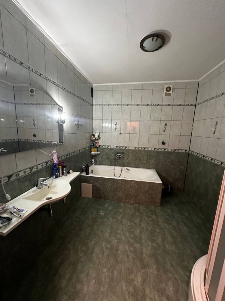 Чудова 2-кімнатна квартира з ремонтом, вул. Зарічанська. Новобудова.