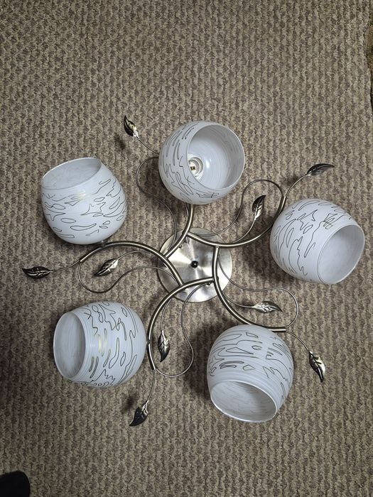 Люстра в зал на 5 плафонів.